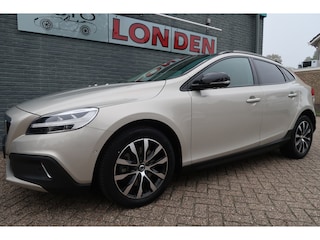 Volvo V40 1.5 T3 Polar+ Luxury Bij ons bedrijf in onderhoud geweest met winterbanden