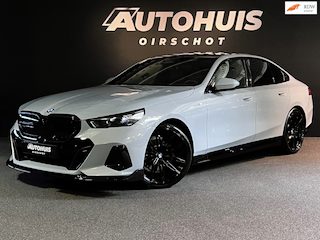 BMW 520i High Executive Edition M Stuurverwarming/ Stoelventilatie/ 21"/ Glazendak/ Memoryseats/ 360Camera