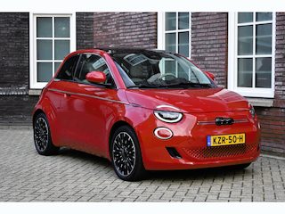 Fiat 500 42KWh La Prima/ SOH 95%/Panoramadak/Leer/Verwarmde stoelen/Apple car play/JBL Speakers Wij zijn op afspraak geopend! Graag bellen voor uw komst.