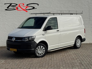 Volkswagen Transporter 2.0 TDI L1H1 Airco Camera Trekhaak Imperiaal Laadruimte betimmering