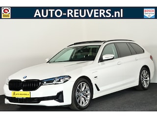 BMW 5-serie Touring 530e xDrive Business Edition Plus Navi / Cruise / HUD / Panorama / Carplay