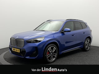 BMW iX1 eDrive20 67 kWh M-Sport ProShadow Line SOH 98,3% | Origineel NL | Camera | 130KW Snelladen | Stoel/Stuurverwarming
