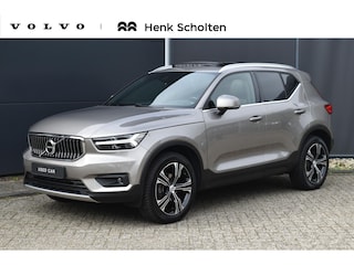 Volvo XC40 T3 Inscription | Panoramisch Schuif-/Kanteldak | Harman Kardon Premium Sound | Elektrisch verstelbare voorstoelen | Memory op bestuurdersstoel | 19 inch Lichtmetalen velgen | Lederen interieur | All Season banden | Parkeercamera Achter | BLIS | Adaptieve Cruise Control | Climate Control | Stoel-/ Stuurwielverwarming | Elektrische kofferklep |