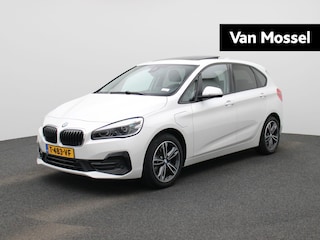BMW 2-serie Tourer 225xe iPerformance High Executive | WORDT VERWACHT | PANORAMADAK | ELEKTRISCHE STOELEN | ACHTERUITRIJCAMERA | PARKEERSENSOREN | HEAD-UP DISPLAY | CRUISE CONTROL | ELEKTRISCHE ACHTERKLEP |