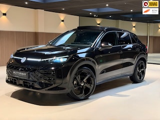 Volkswagen T-Roc 1.5 eTsi R-Line First Edition|Pano|Matrix|Keyless|H&K|HUD|360|Trekhaak|