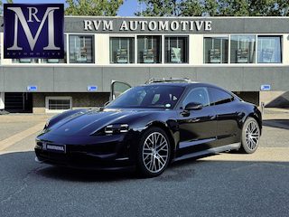 Porsche Taycan 79 kWh SOH 92% | MEM. SEAT | BOSE BOXEN | PANO | STOEL + STUURVERWARMING | ELEK. STOELEN | 21'' WIELEN | FABRIEKS GARANTIE TM 09-2027 | GEEN EXTRA KOSTEN!! RIJKLAAR GELEVERD |