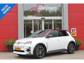 Renault 5 COMFORT RANGE ICONIC CINQ 52 kWh *NIEUWE AUTO!* | PACK WINTER: (ELEKTRISCH VERWARMBARE VOORSTOELEN/ELEKTRISCH VERWARMBAAR STUURWIEL, BESTUURDERSSTOEL MET ELEKTRISCH VERSTELBARE LENDESTEUN, IN HOOGTE VERSTELBARE PASSAGIERSSTOEL) | DAKLIJST ROUGE | PACK PARKING: (FULL EASY PARKING ASSIST MET PARKEERSENSOREN AAN VOOR- EN ZIJKANT) | ADAPTIVE CRUISE CONTROL | AUTOMATISCH INPARKEREN | FULL LED KOPLAMPEN MET MICRO OPTICS EN FRANSE FLAG | FLANK GUARD PROTECTION MAKKELIJK INPARKEREN MET VISUELE EN AKOESTISCHE SIGNALEN | 18" LICHTMETALEN VELGEN "CHRONO" | TWO TONE CARROSSERIEKLEUR | SNELLAAD FUNCTIE 100KW | DRAADLOZE APPLE CARPLAY/ANDROID AUTO | ACHTERUITRIJ CAMERA | DRAADLOZE TELEFOONLADER | PRIVACY GLASS |