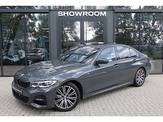 BMW 320i High Executive PANO H&K LEDER