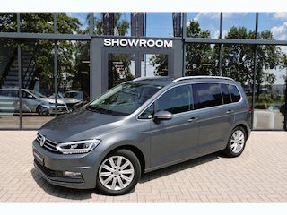 Volkswagen Touran 1.4 TSI Connected Series 7P NAVI CAM PDC