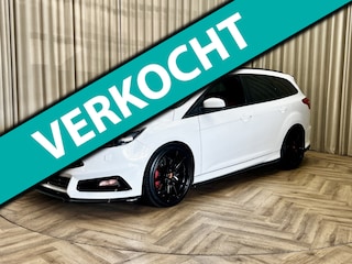 Ford Focus Wagon 2.0 ST-3 | Recaro Stoelen | Navi | Xenon Lampen| Carplay | 250 PK |