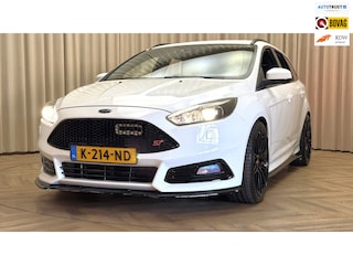 Ford Focus Wagon 2.0 ST-3 | Recaro Stoelen | Navi | Xenon Lampen| Carplay | 250 PK |