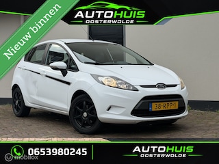 Ford Fiesta 1.25 Titanium 5 deurs met zeker 5 deukjes !