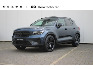 Volvo XC40 B4 Plus Black Edition | Panoramadak | Trekhaak | Verwarmbare voorstoelen en stuurwiel | Premium audio by Harman Kardon | 360 graden camera | Adaptieve cruise control |