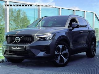 Volvo XC40 2.0 B4 Plus Dark Mild hybrid, Automaat, Panoramadak, 19 inch wielen met all-season banden, Trekhaak semi elektrisch, Stoelverwarming, Stuurverwarming, Elektrische stoelen, Leder-nubuck bekleding