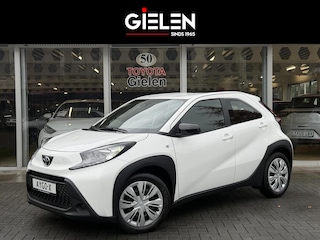 Toyota Aygo 1.0 VVT-i MT Play | Apple CarPlay/Android auto, Parkeercamera, Adaptive cruise control, Weinig KM
