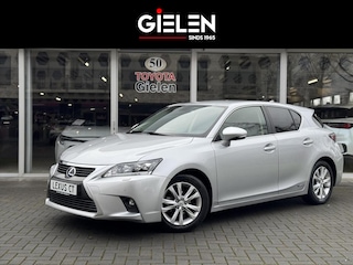 Lexus CT 200h Luxury Line | Leer, Geheugenfunctie, Stoelverwarming, Parkeersensoren, Navigatie, Camera, Licht + Regensensor