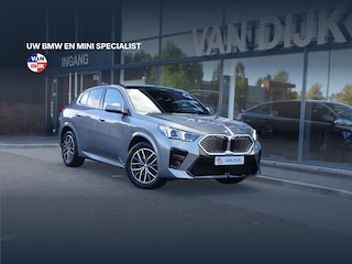 BMW iX2 eDrive20 M Sport Panoramadak Head-Up Harman Kardon Leder Driving Assistant Plus 360 Camera Comfort Access 18 inch M LM Velgen