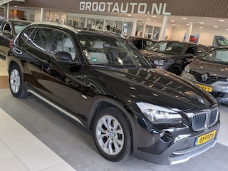 BMW X1 sDrive18i Automaat Panoramadak, Airco, Trekhaak, Stuurbekrachtiging