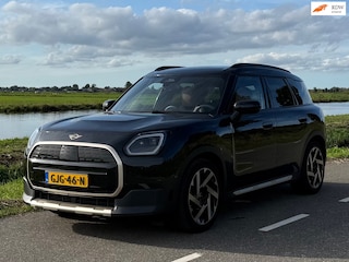 Mini Countryman E Favoured M 66.5 kWh PANO/HIFI/Leder/stuurvwerw./etc!