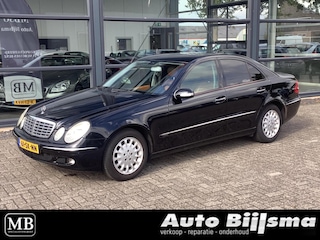 Mercedes-Benz E-klasse 200 K. Elegance automaat, lederen bekleding, trekhaak