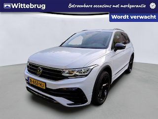 Volkswagen Tiguan 1.4 TSI 245pk eHybrid R-Line Business+ DSG Automaat / Panorama schuifk dak / Navigatie / Matrix LED / LM 19 inch / Wegkl trekhaak