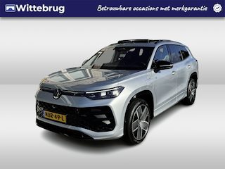 Volkswagen Tayron 1.5 eHybrid R-Line Edition / FABRIEKSGARANTIE TM 11-2030/ 272 PK/ TREKHAAK/ PANO/ LEER/ 360 CAMERA/ BLACK STYLE/ HARMAN/KARDON/ / HEAD-UP/ IQ. LIGHT/ STOELVENTILATIE/ APP CONNECT/ STOELVERWARM. V&A/ DODE HOEK/ KEYLES