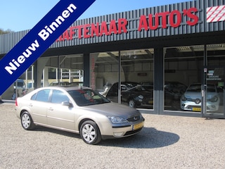 Ford Mondeo 1.8-16V Futura nette auto met trekhaak apk nieuw 14-11-2027