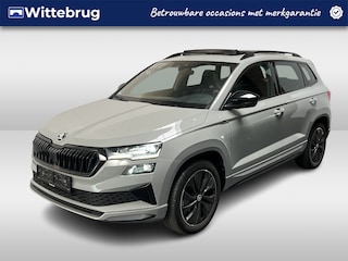 Skoda Karoq 1.5 TSI ACT Sportline Business / AUTOMAAT/ PANO/ CAMERA/ PARK. SENSOREN/ CRYSTAL LED/ KEYLESS/ VOORRUIT VERWARM./ VIRTUAL COCKPIT/ STOEL-STUURVERWARM./ ADAPT. CRUISE/ TRAVEL ASSIST/ SMARTLINK/ NAVI/ CLIMA/ DAB/ 18" LMV
