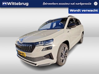 Skoda Karoq 1.5 TSI ACT Sportline Business / AUTOMAAT/ TREKHAAK/ PARK.SENSOR.V+A/ CAMERA/ SMARTLINK/ STOELVERWARM./ CRUISE/ KEYLESS/ NAVI/ CLIMA/ LED/ 19'' LMV