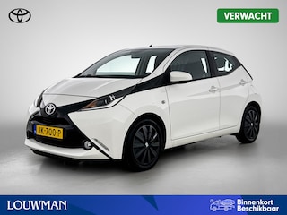 Toyota Aygo 1.0 VVT-i x-play | Navigatie | Airco | Achteruitrijcamera | Elektrische ramen voor | Elektrisch verstelbare buitenspiegels |