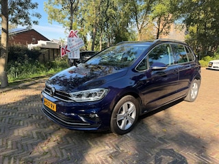 Volkswagen Golf Sportsvan 1.5 TSI Automaat Highline. Wij zijn altijd de goedkoopste met de beste Vakgarage BOVAG service.