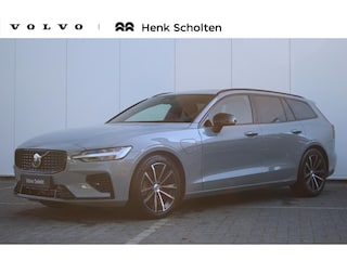 Volvo V60 T8 Plug-in hybrid AWD Ultra Dark | Panoramadak | Trekhaak | 360 graden camera | Head-up display | Verwarmbare voorstoelen, achterbank en stuurwiel | Premium audio by Harman Kardon