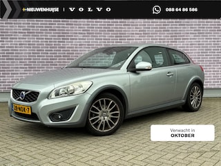 Volvo C30 2.0 Momentum | regen sensor | parkeersensoren | Spoiler | High Performance audio | Bluetooth | Trekhaak | Dealer onderhouden |
