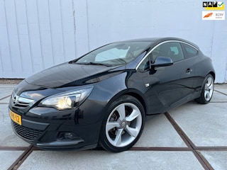 Opel Astra GTC 1.6 Turbo 200 pk Sport | NAP | clima | navi | sensoren | sportstoelen | 19"velgen | lederen bekld.