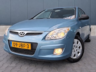 Hyundai i30 1.6i Dynamic | Trekhaak | NAP | Keurige auto | ISO fix | Airco | All seasonbanden