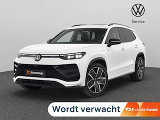 Volkswagen Tayron 1.5 eHybrid R-Line 272PK DSG Panoramadak, Trekhaak, Black Style, Leder, Memorystoelen, 20" LM Velgen, 360gr. Camera, Elektr. Achterklep, Side Assist
