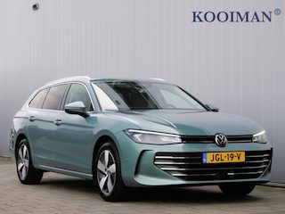 Volkswagen Passat Variant 1.5 eTSI Edition 150 Pk Automaat Navigatie / DAB / Apple Carplay / 360 camera / Trekhaak / Parkeerassistent