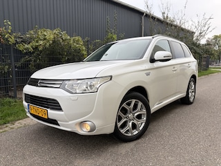 Mitsubishi Outlander 2.0 PHEV instyle / AUTOMAAT / LEER / NAVI / SCHUIFDAK