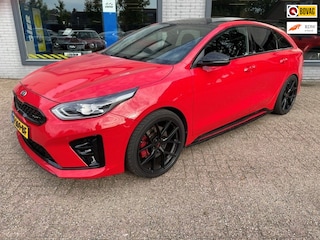 Kia ProCeed 1.6 T-GDI GT | Schuif/kanteldak | Leer | 2 sets velgen