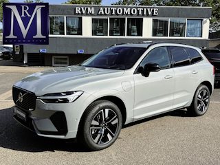 Volvo XC60 2.0 T6 Plug-in hybrid AWD Plus Dark VAN €56.900,- VOOR €54.877,-|  HEAD-UP DISPLAY | 2026!| HARMAN KARDON| PANO| MEMORY STOELEN| PILOT ASSIST| 360 CAMERA|