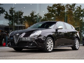 Alfa Romeo Giulietta 1.4 T Distinctive / NL - AUTO / DEALER ONDERHOUDEN / SPORTLEDER