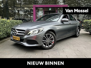 Mercedes-Benz C-klasse 180 Premium | WORDT VERWACHT | ACHTERUITRIJCAMERA | STOELVERWARMING | TREKHAAK | NAVIGATIE | PARKEERSENSOREN | LED VERLICHTING | CRUISE CONTROL | BLUETOOTH | DYNAMIC SELECT | DODEHOEKSENSOREN | SFEERVERLICHTING | LICHTMETALEN VELGEN | MULTIFUNCTIONEEL STUURWIEL | DAB RADIO |