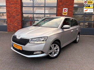 Skoda Fabia Combi 1.0 TSI Ambition | Cruise control | Regen en Lichtsensor| Apple Carplay | All Season banden