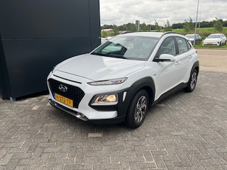 Hyundai Kona 1.6 GDI 141pk HEV Comfort | Trekhaak | Camera | Carplay | Parkeersensoren | Climate controle | Cruise controle | Lichtmetalen velgen