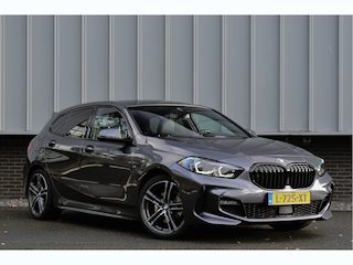 BMW 118i Aut. M-Sport | Trekhaak | HiFi | Camera | Virtual | Sfeer | NL Auto |