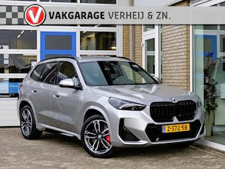 BMW X1 SDrive18i M-Sport PRO Massage Stoel|Camera|CarPlay|Navi|Live Cockpit Pro|Cruise|Clima|ShadowLine|DAB+|BBK|Winterpakket|LED