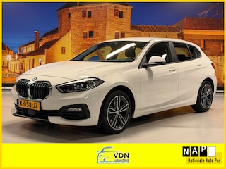 BMW 118i Executive Edition Automaat Carplay LED PDC