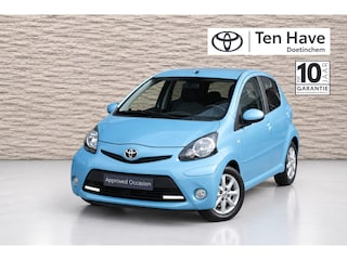 Toyota Aygo 1.0 VVT-i Dynamic Blue | 14” Lichtmetalen velgen | buitenspiegels en deurgrepen in blauw | stootlijsten zijkant in blauw (alleen i.c.m Cool Soda Blue) | instrumentringen in blauw | bekleding blauw