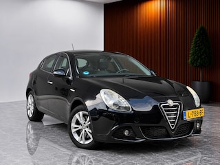 Alfa Romeo Giulietta 1.4 T Distinctive Sport 170PK! (FACTUUR ONDERHOUD, NIEUWE RIEM, DNA KNOP, MULTIMEDIA, ZEER GOED ONDH ETC.!)