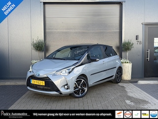 Toyota Yaris 1.5 Hybrid Bi-Tone Plus | Climate | Cruise | Panoramadak | PDC | Achteruitrijcamera | Navigatie | Bomvolle auto! | Eerste Eigenaar!!!